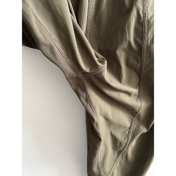 Olive Green dance studio capris size 4 - Picture 8 of 11